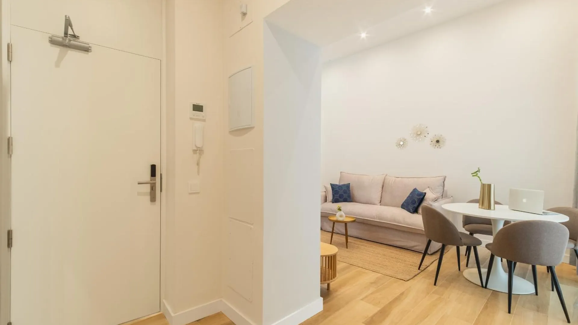 Qe Apartments Cadice 0*,  Spagna