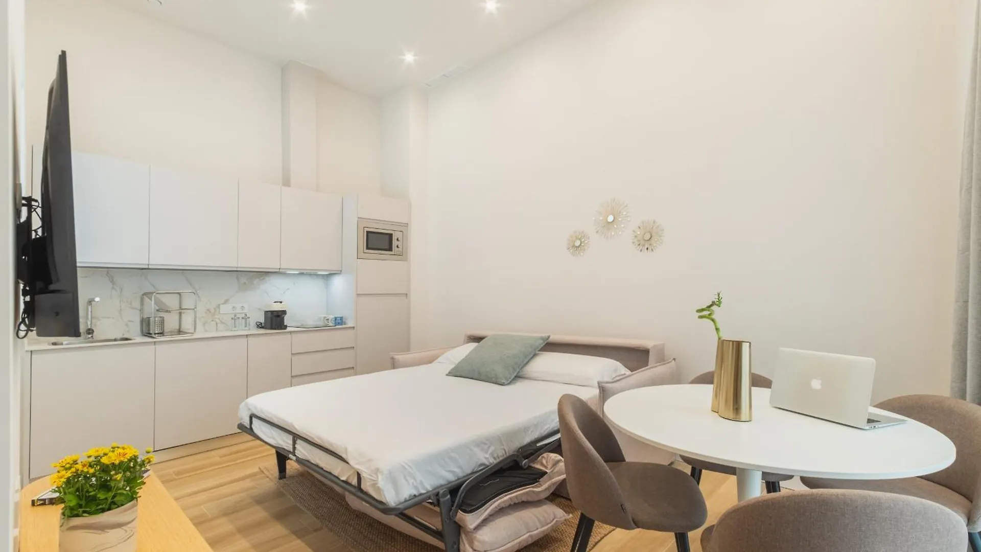 Qe Apartments Cadice 0*,  Spagna