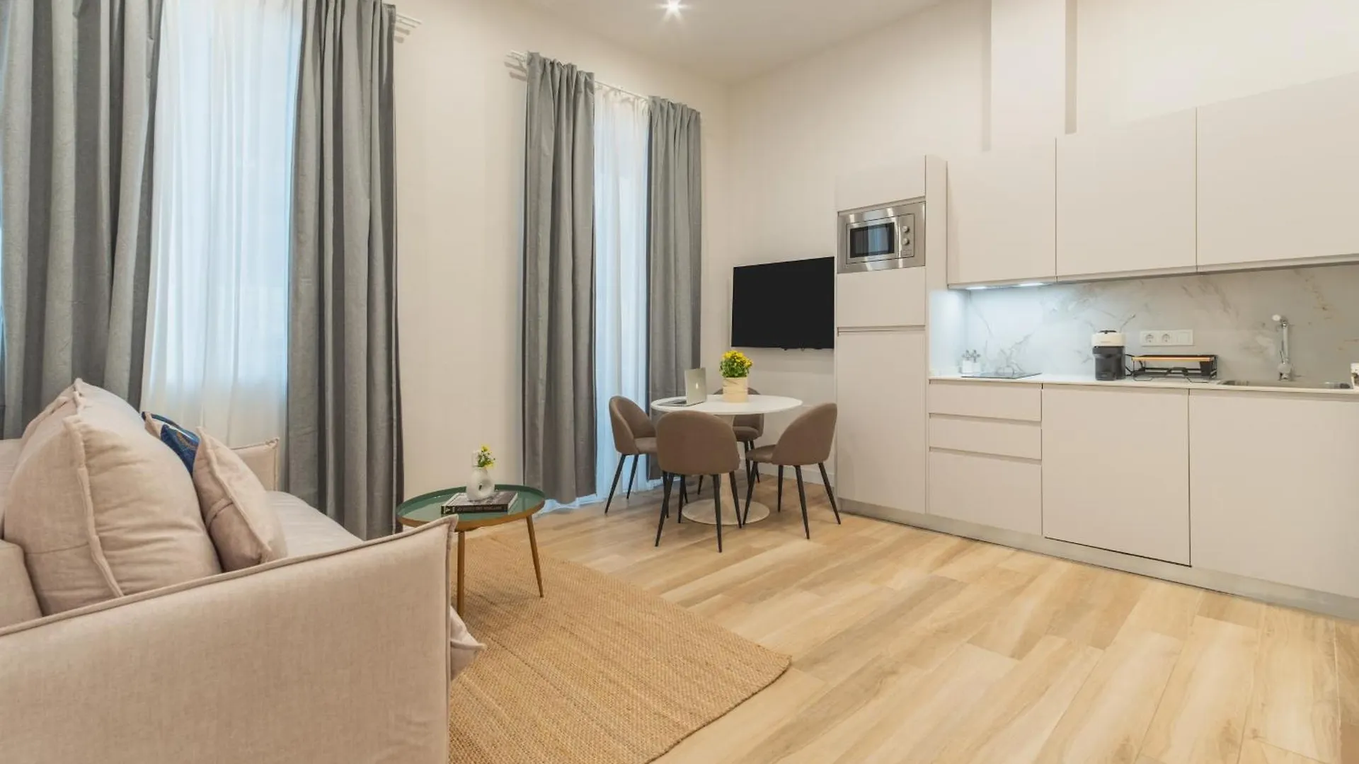 Qe Apartments Cadice 0*,  Spagna