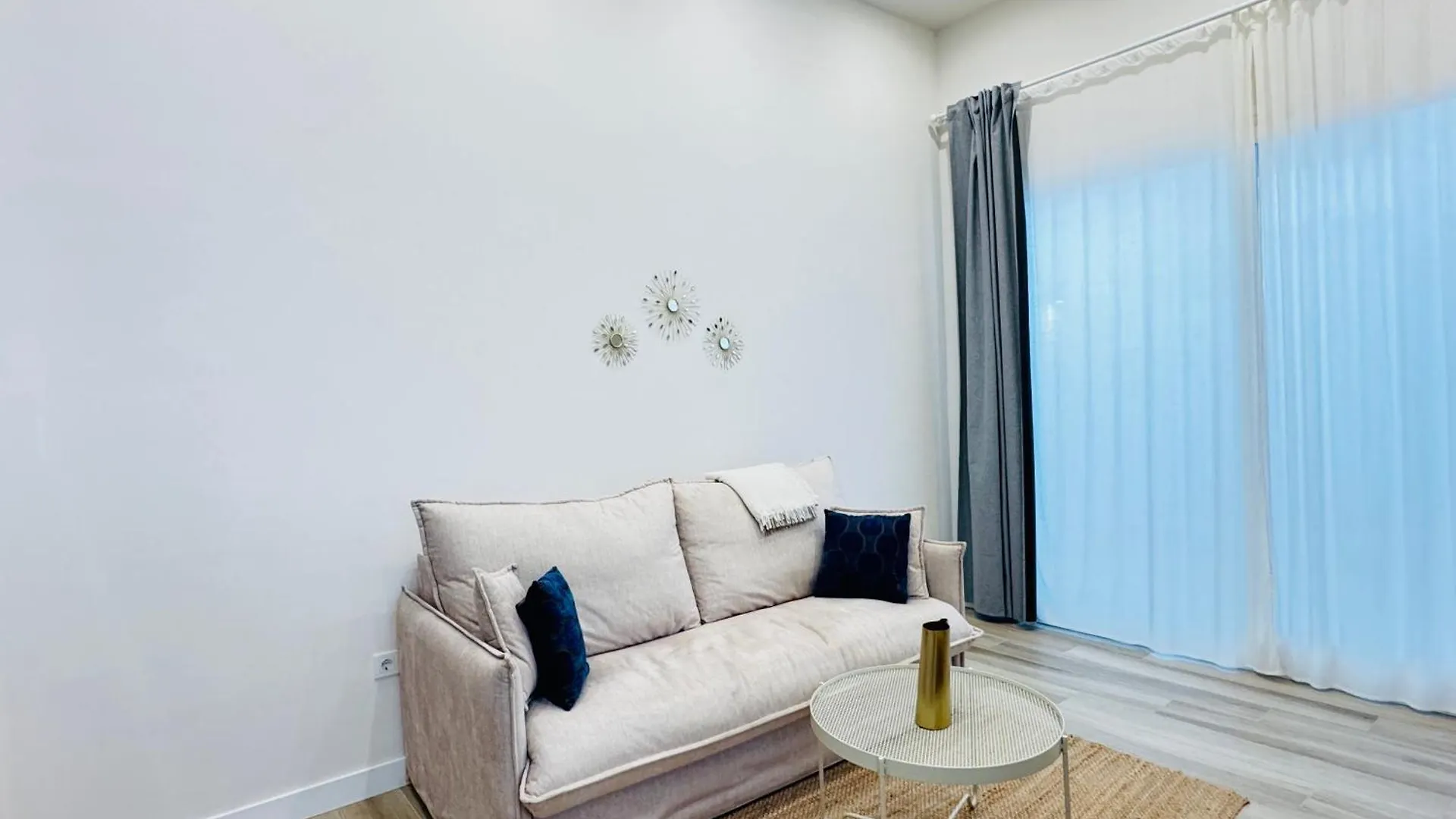 Qe Apartments Cadice 0*,  Spagna